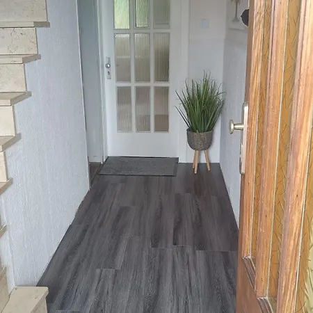 Deisterferien, 5 Minuten Zur Landesgartenschau, Hunde Kosten Extra,terrasse, Netflix, Wlan, A2, B65, Bis 8 Personen Appartement Beckedorf (Schaumburg)
