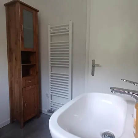 Deisterferien, 5 Minuten Zur Landesgartenschau, Hunde Kosten Extra,terrasse, Netflix, Wlan, A2, B65, Bis 8 Personen Appartement *