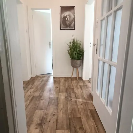 Deisterferien, 5 Minuten Zur Landesgartenschau, Hunde Kosten Extra,terrasse, Netflix, Wlan, A2, B65, Bis 8 Personen *