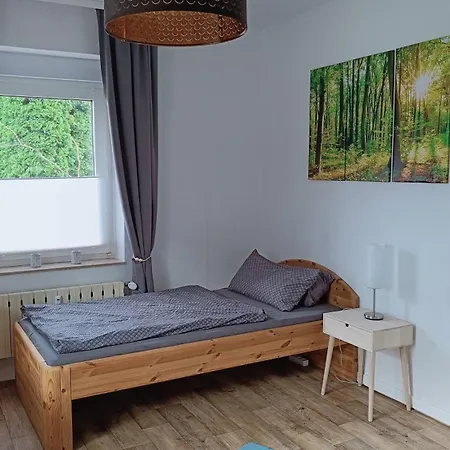 Deisterferien, 5 Minuten Zur Landesgartenschau, Hunde Kosten Extra,terrasse, Netflix, Wlan, A2, B65, Bis 8 Personen Appartement *